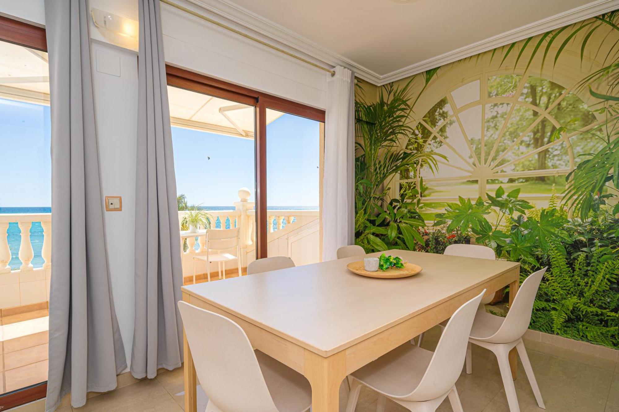 Front Line Apartment Jakarta 2 El Campello Εξωτερικό φωτογραφία
