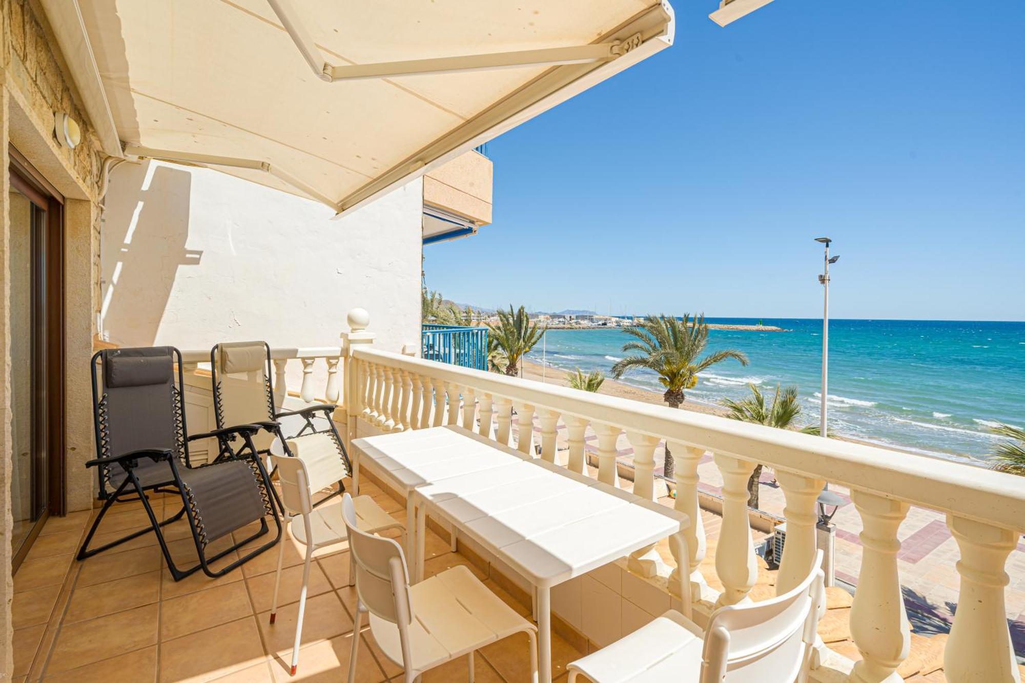 Front Line Apartment Jakarta 2 El Campello Εξωτερικό φωτογραφία