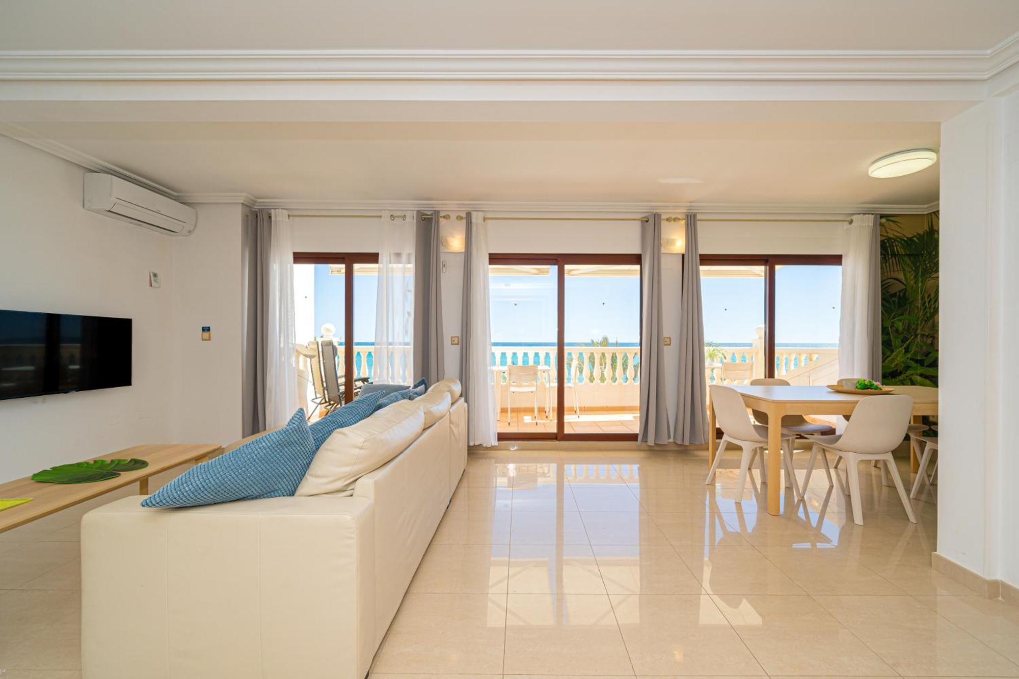 Front Line Apartment Jakarta 2 El Campello Εξωτερικό φωτογραφία